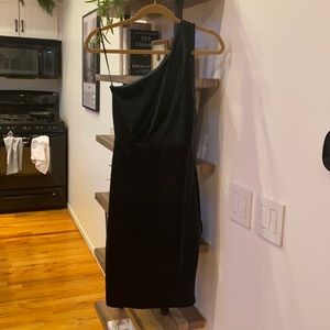 Gorgeous midi velvet dress